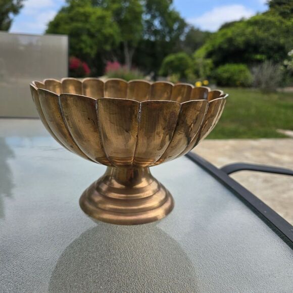 Vintage Decorative Brass Scallop Edge Pedestal Dish. Catch all Bowl - Picture 1 of 16